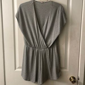 Ecote light gray shortsleeved v-neck poly blend ribbed ROMPER size large